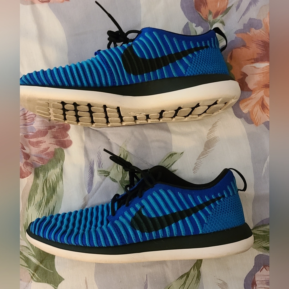 PRE OWNED Kids/women Size 6Y NIKE ROSHE TWO FLYKNIT(GS) Blue Trainers 844619 400